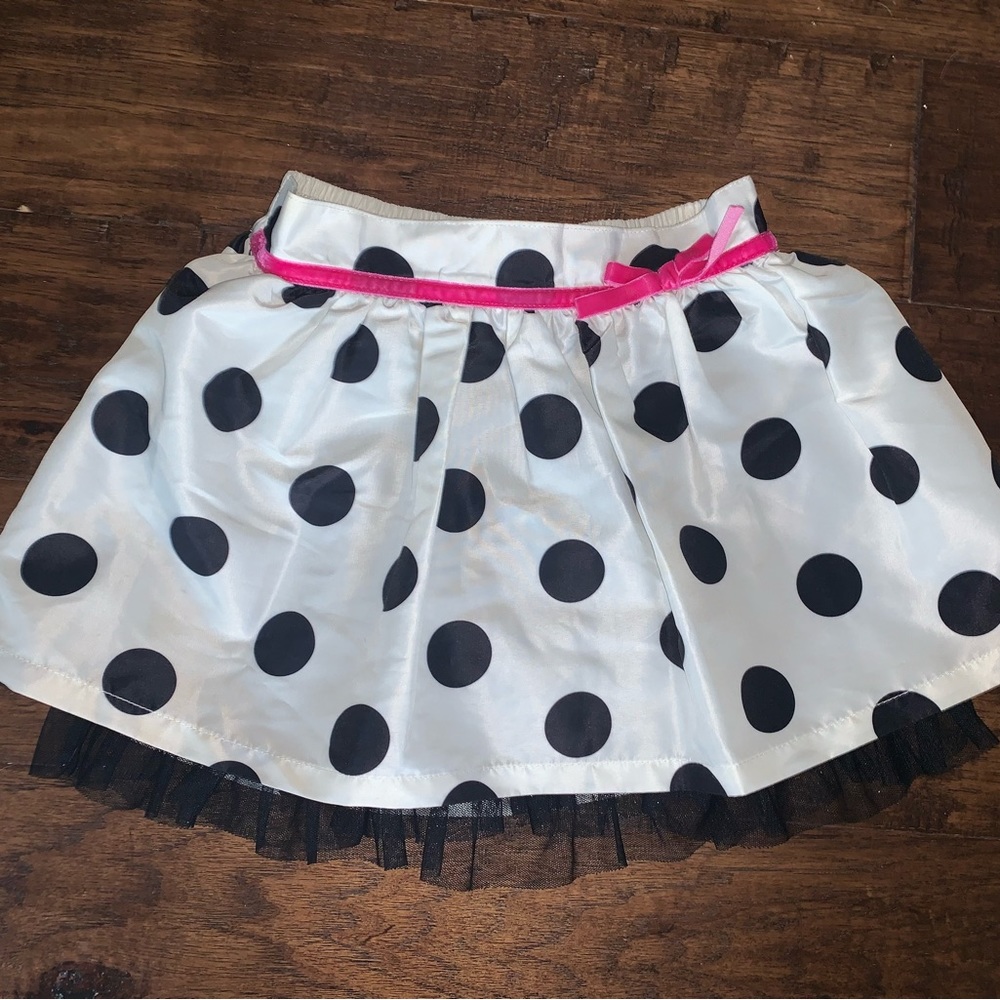 Polka Dot cream/black skirt/skort. Girls size 5. Great for Holidays! EUC